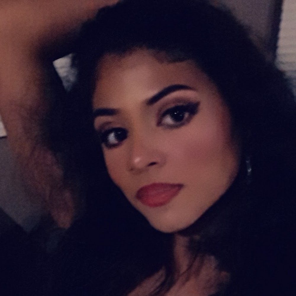 Meet your Posher, Cassandra